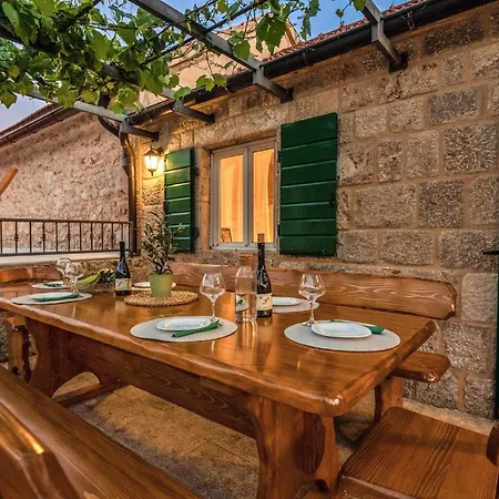 Сasa de vacaciones Gorgeous In With Heated Swimming Pool