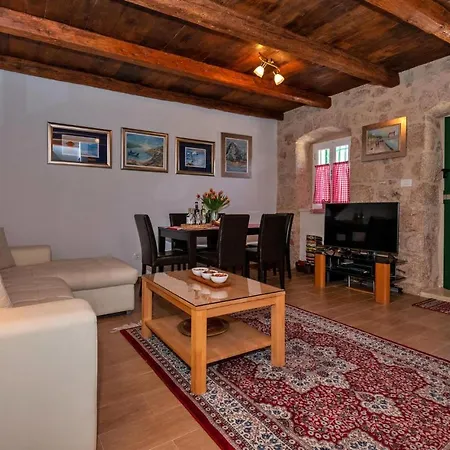 Gorgeous In With Heated Swimming Pool *