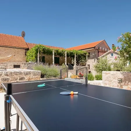 Gorgeous In With Heated Swimming Pool Сasa de vacaciones