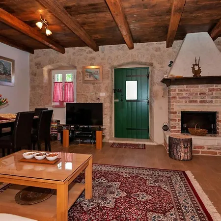 Gorgeous In With Heated Swimming Pool Slivno (Split-Dalmatia)