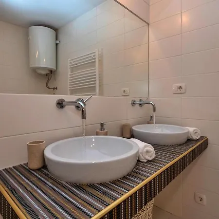 Gorgeous In With Heated Swimming Pool Slivno (Split-Dalmatia)
