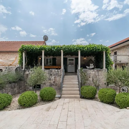 Tatil Evi Gorgeous In With Sauna Slivno (Split-Dalmatia)